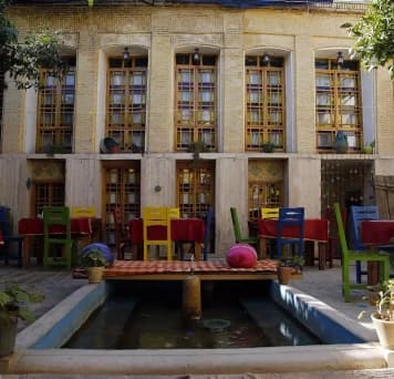 Shiraz-Emarat-haft-rang