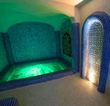 Shiraz-Emarat-haft-rang